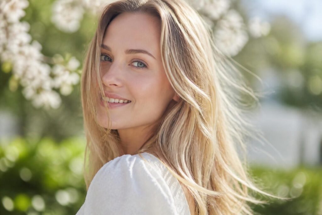 découvrez nos astuces incontournables pour garder un blond lumineux et naturel toute l’année. conseils de soins, choix de nuances et entretien faciles pour sublimer vos cheveux blonds.